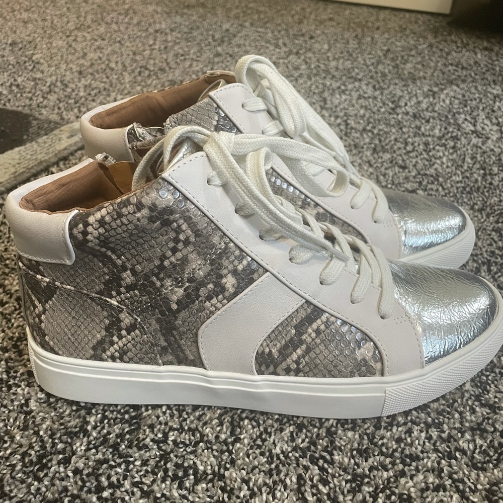 Brand new, never worn Dolce Vita shoes